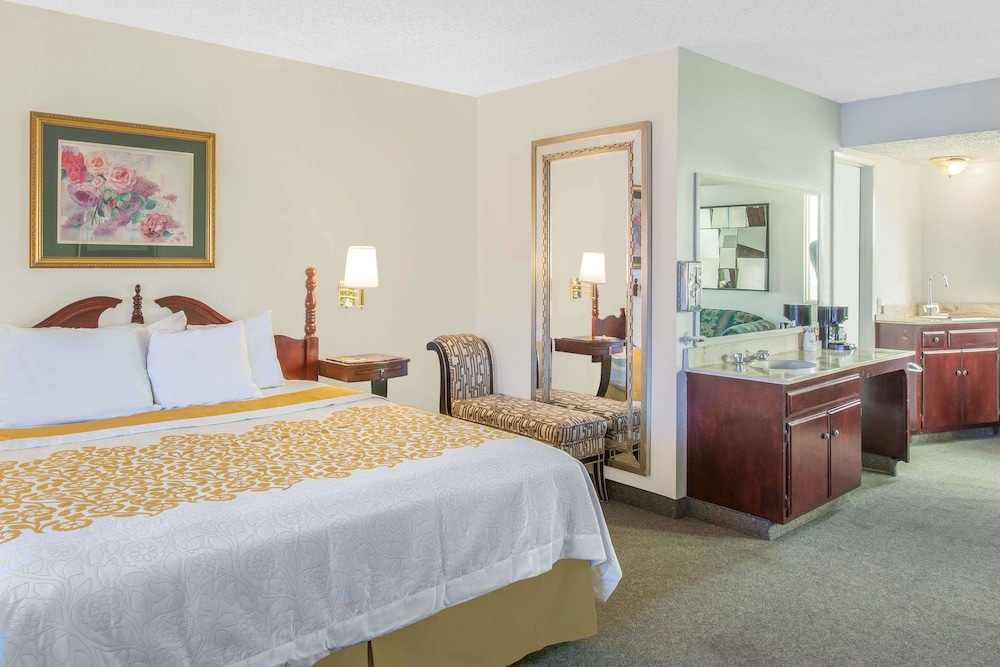 Days Inn By Wyndham Camarillo - Ventura 6/30