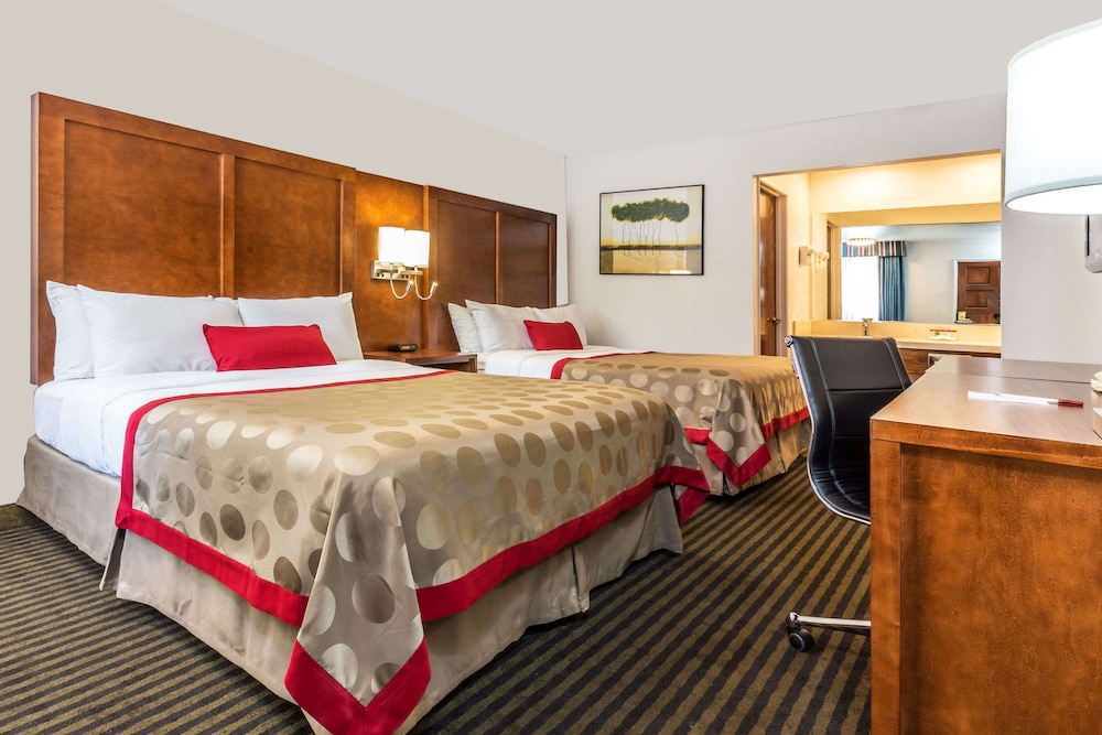 Ramada by Wyndham Mountain View 10/28