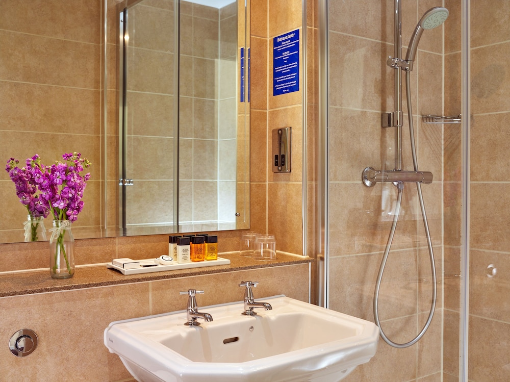 Dumbleton Hall Hotel 24/73