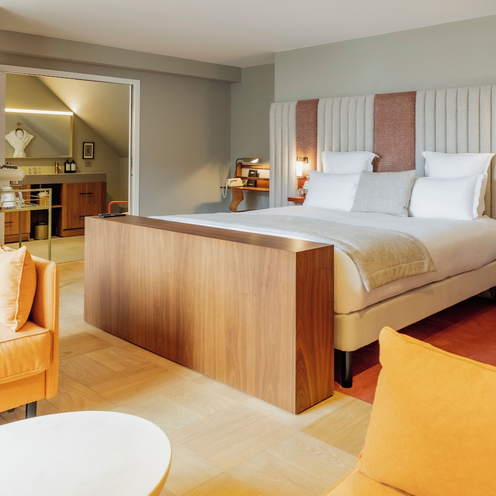 SIGNATURE, SUITE