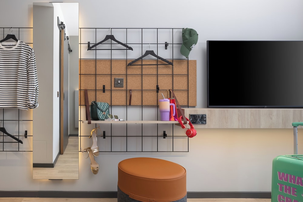 Moxy Cork 50/50