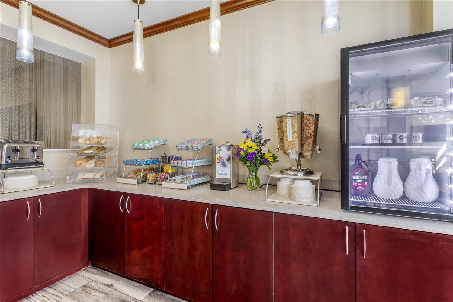 Best Western Plus River Escape Inn & Suites 4/25