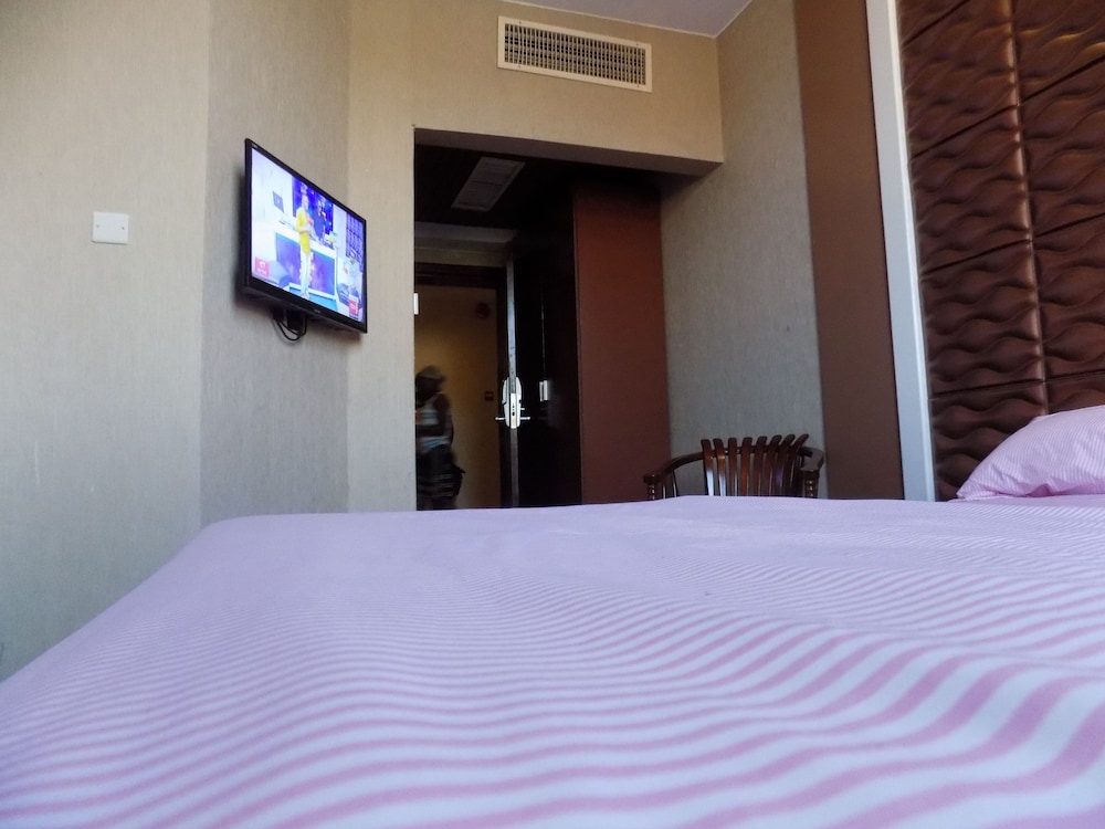 Freedom City Hotel 12/34