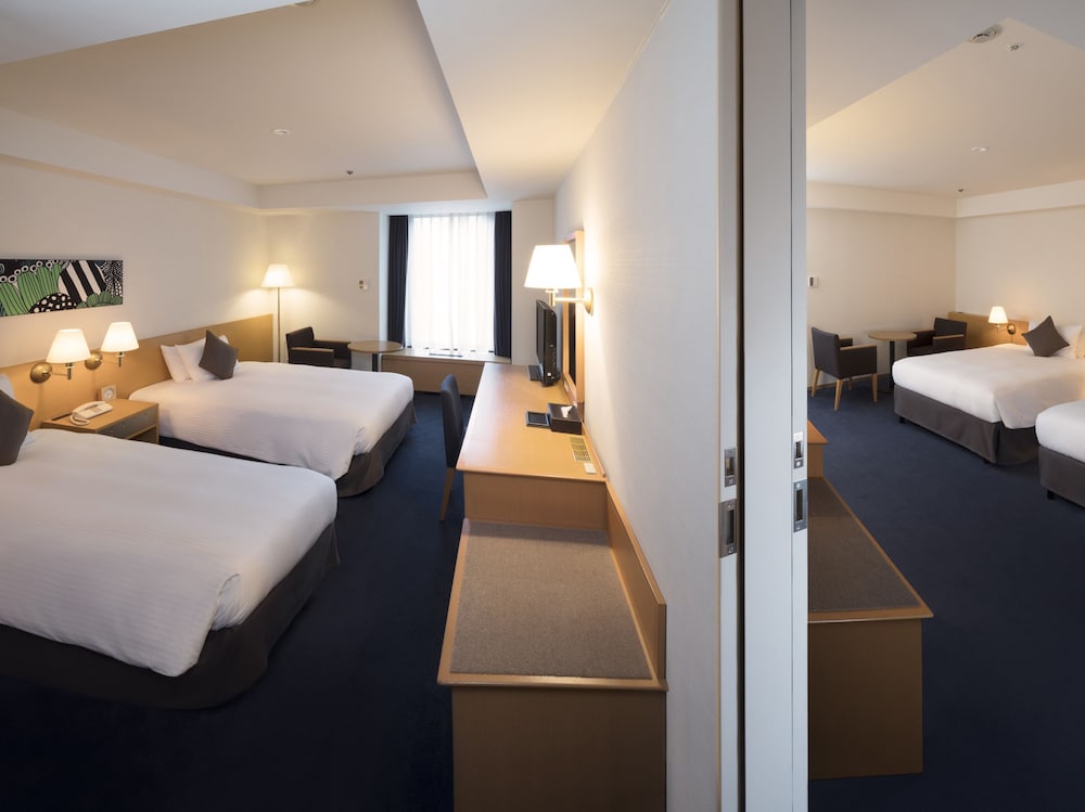 Connecting, 4 Beds, East Wing