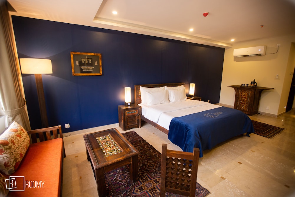 Roomy Signature Hotel 25/40