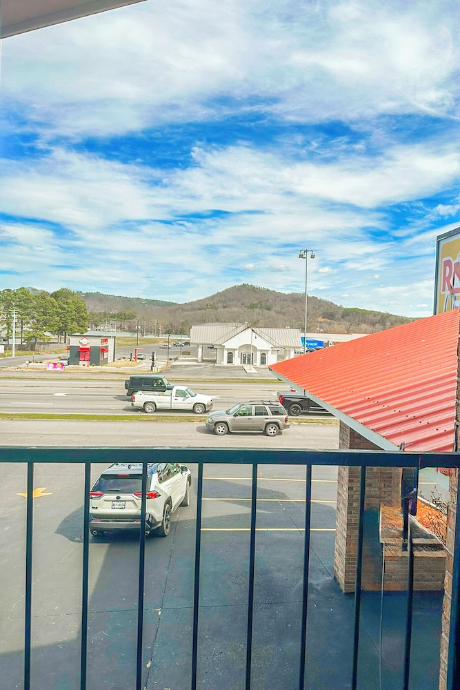 Regal Inn Guntersville Hwy 431 42/50