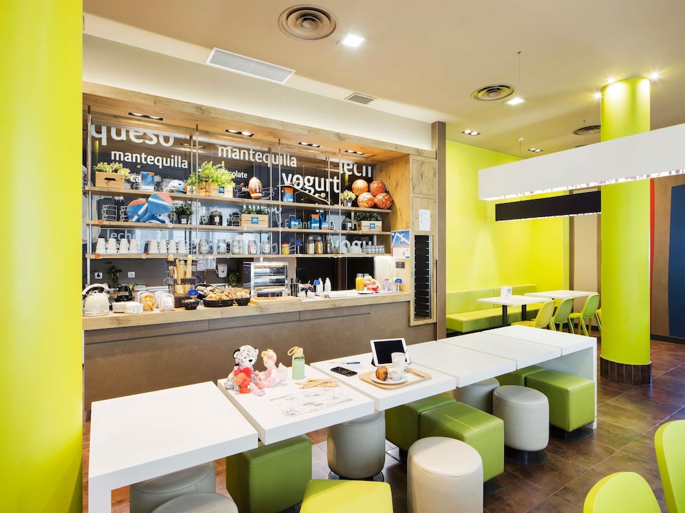 Ibis Budget Sevilla Aeropuerto 25/35