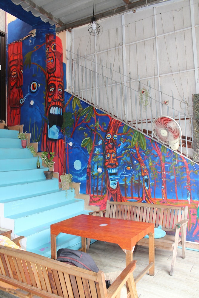 OYO 985 The Twins Hostel 20/25