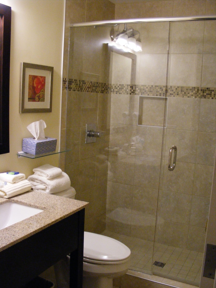 Ashley Quarters Hotel 12/33