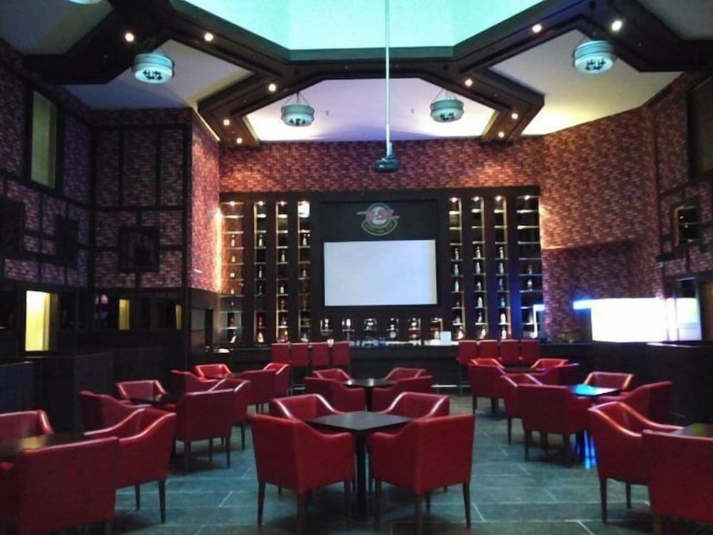 Rg Royal Hotel And Convention 15/18