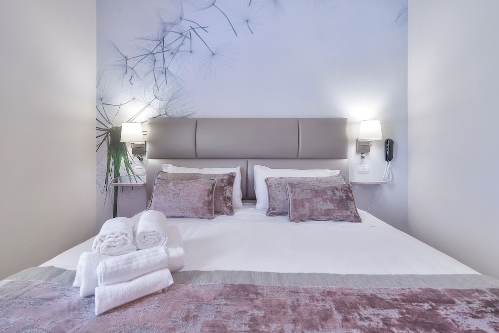 Hotel Cosmos 27/48