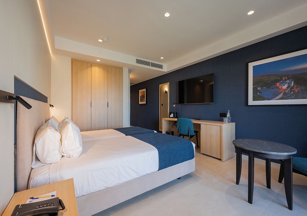 Room, King Bed, Balcony, Maritim Antonine Hotel and Spa Malta 3/10
