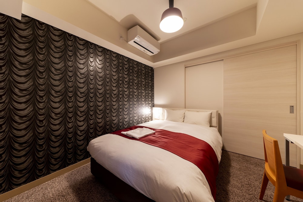 ROOM, DOUBLE BED