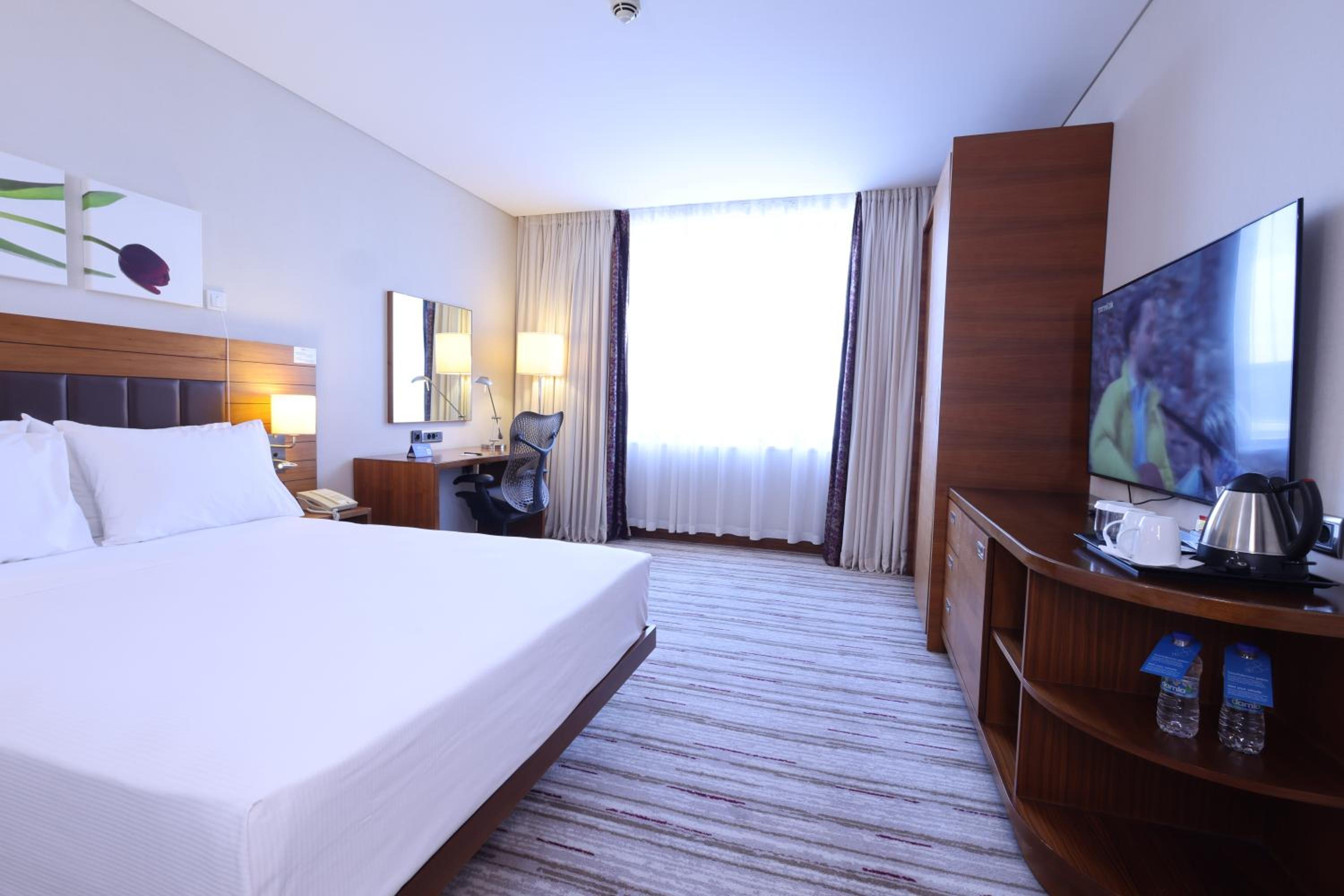 ROOM, KING BED