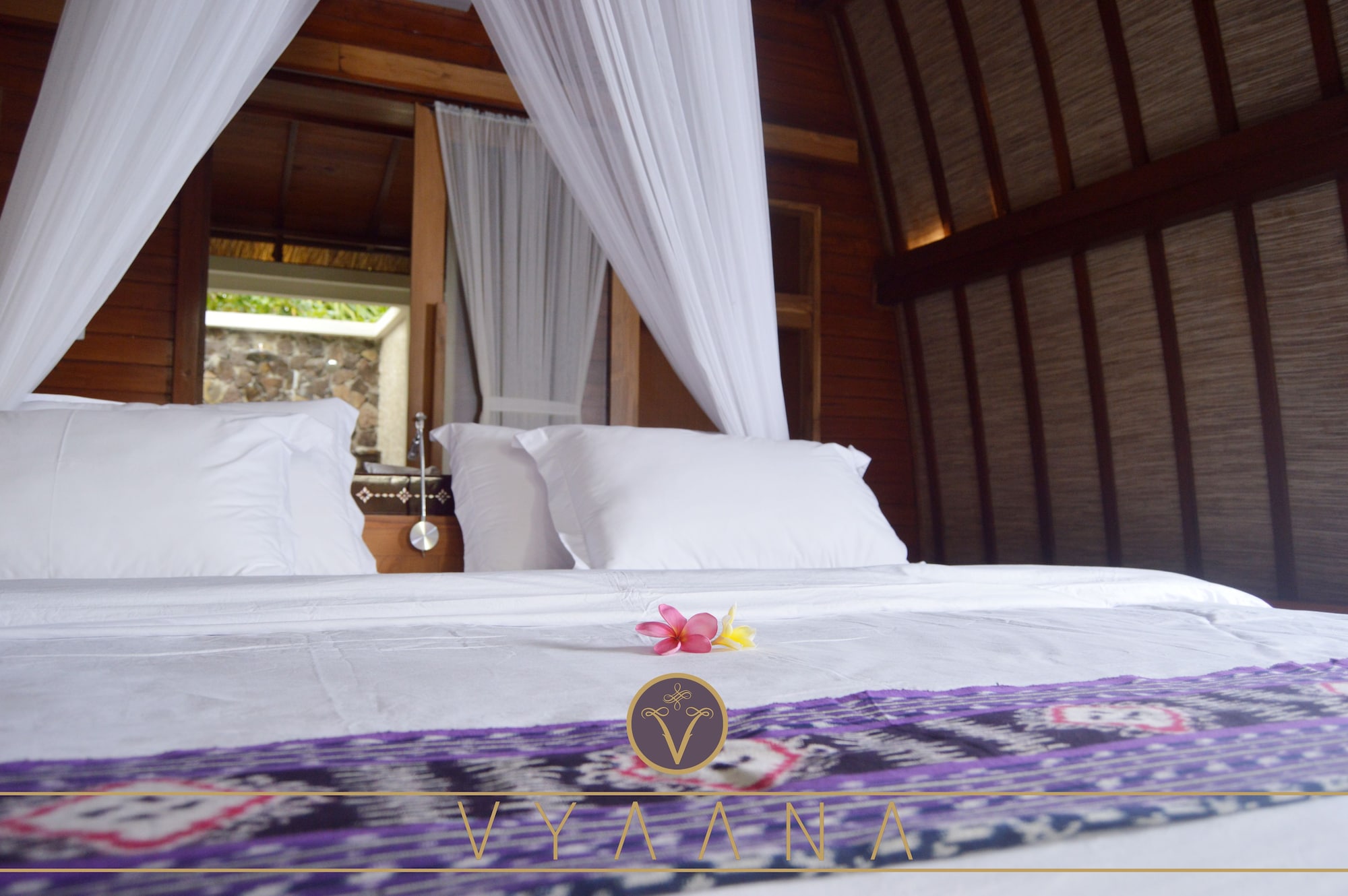 DELUXE, DOUBLE BED