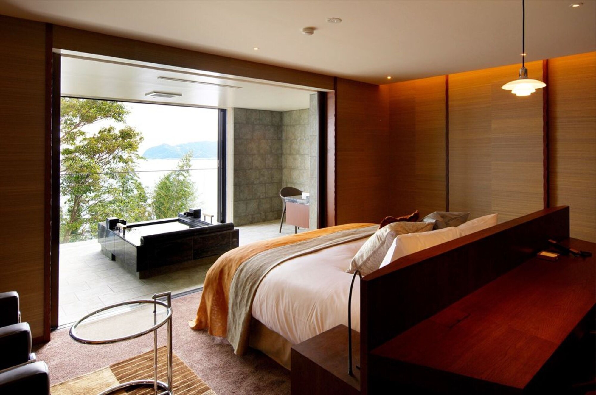 ROOM, DOUBLE BED
