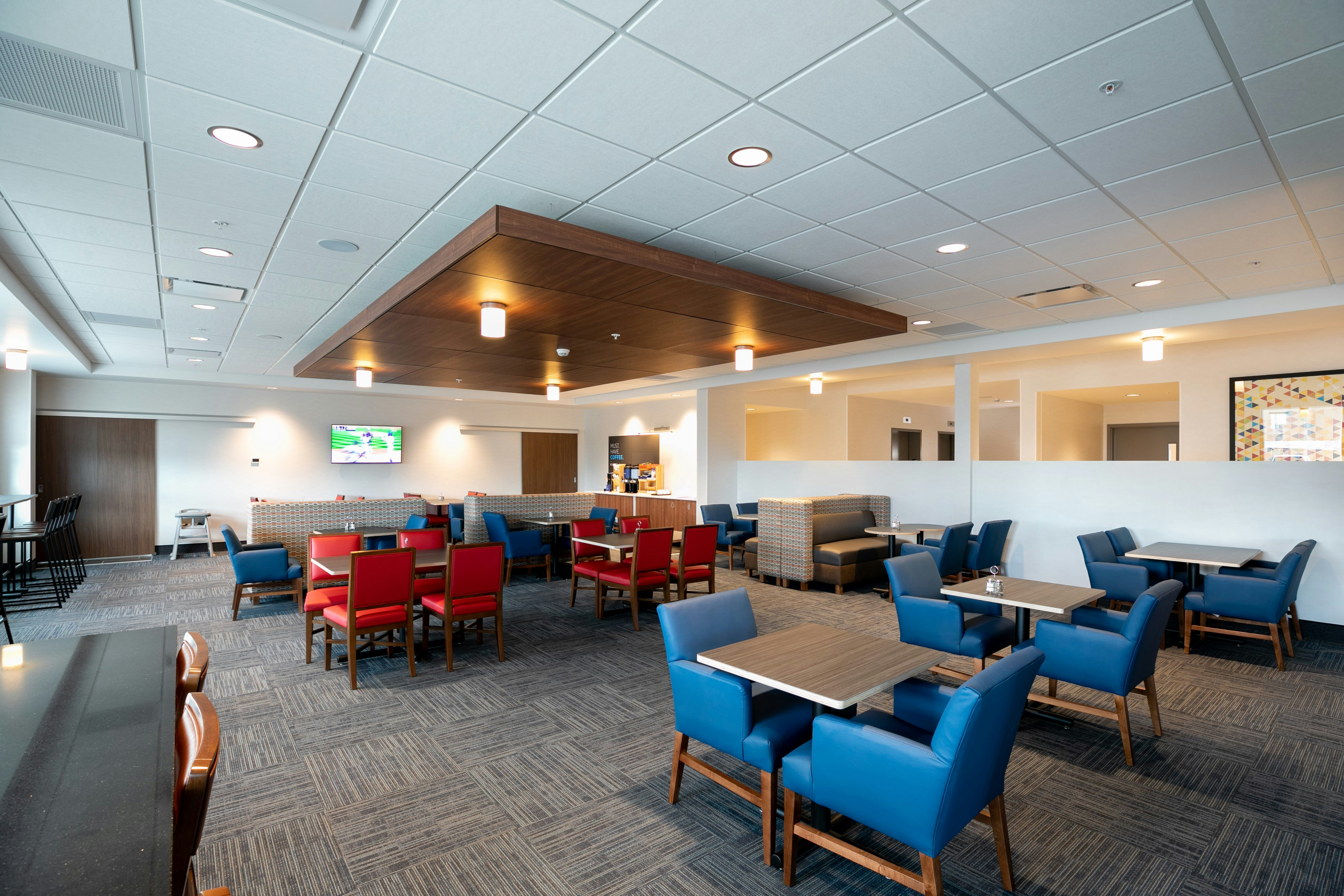 Holiday Inn Express Lethbridge Southeast 58/72