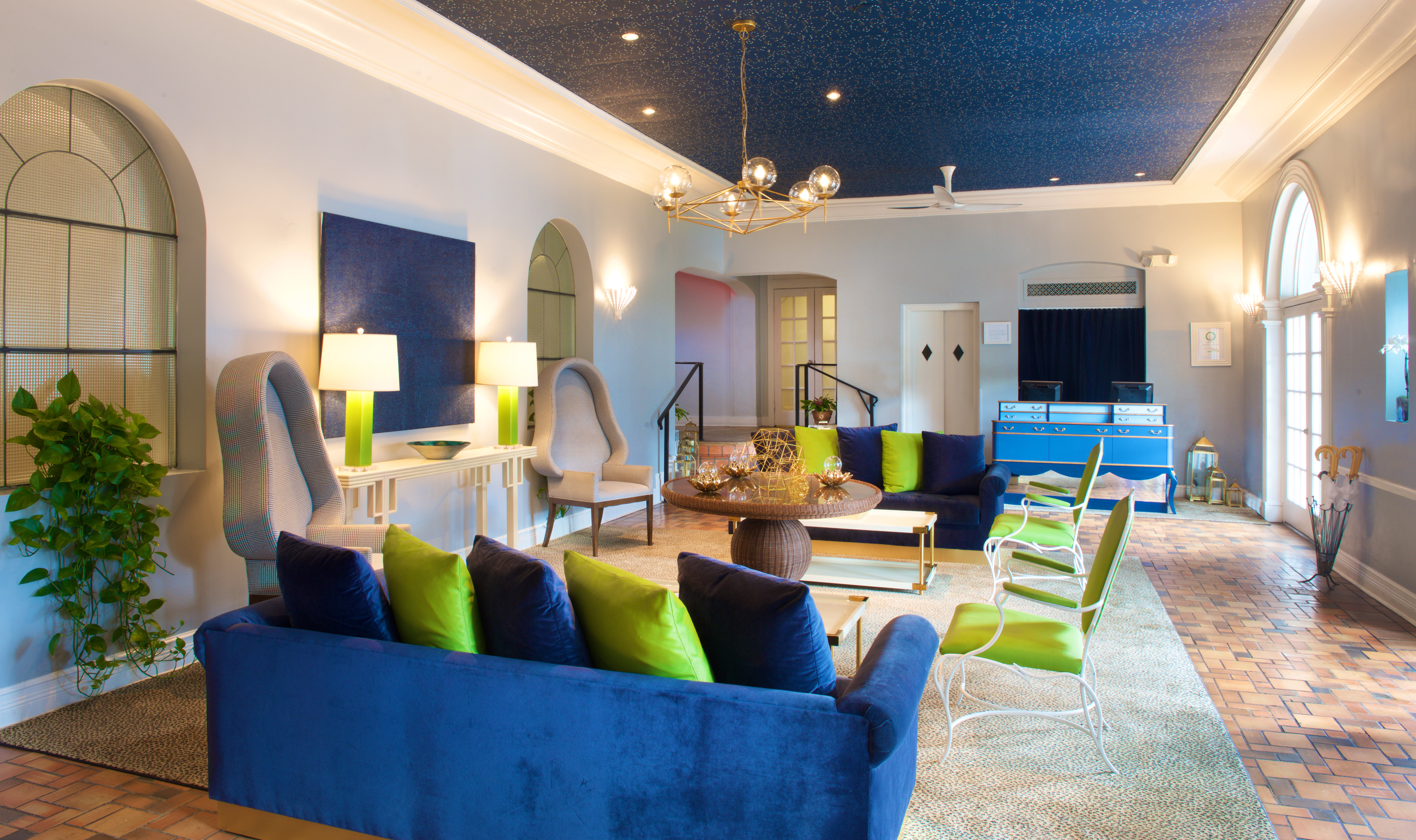 Blue Moon Hotel 48/75