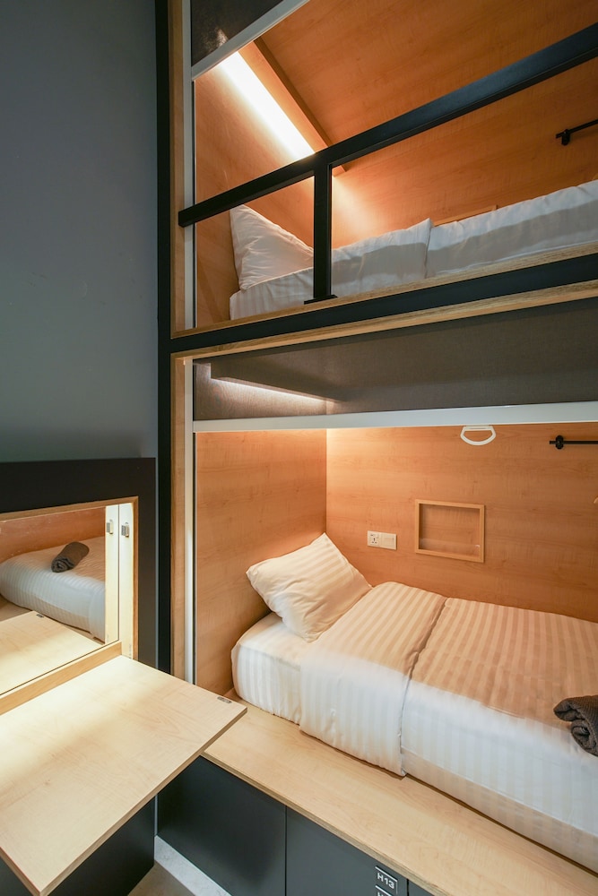 PRIVATE, TWIN BEDS