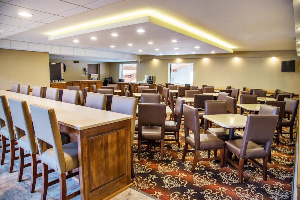 Grand Oaks Hotel 47/61
