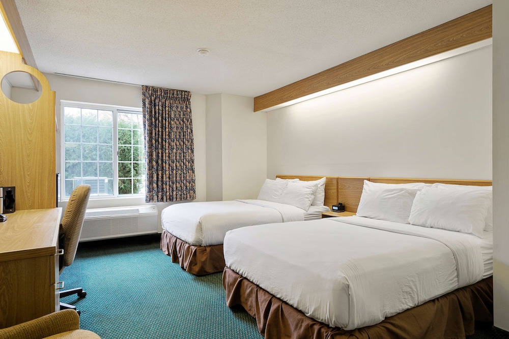 Charlevoix Inn Suites, SureStay Collection by Best Western 14/45