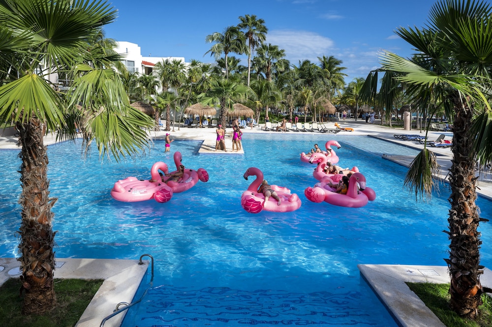 Viva Azteca by Wyndham A Trademark All Inclusive Resort 10/84