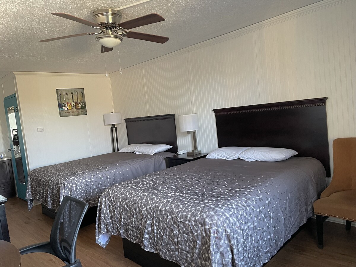 ROOM, 2 QUEEN BEDS, SMOKING