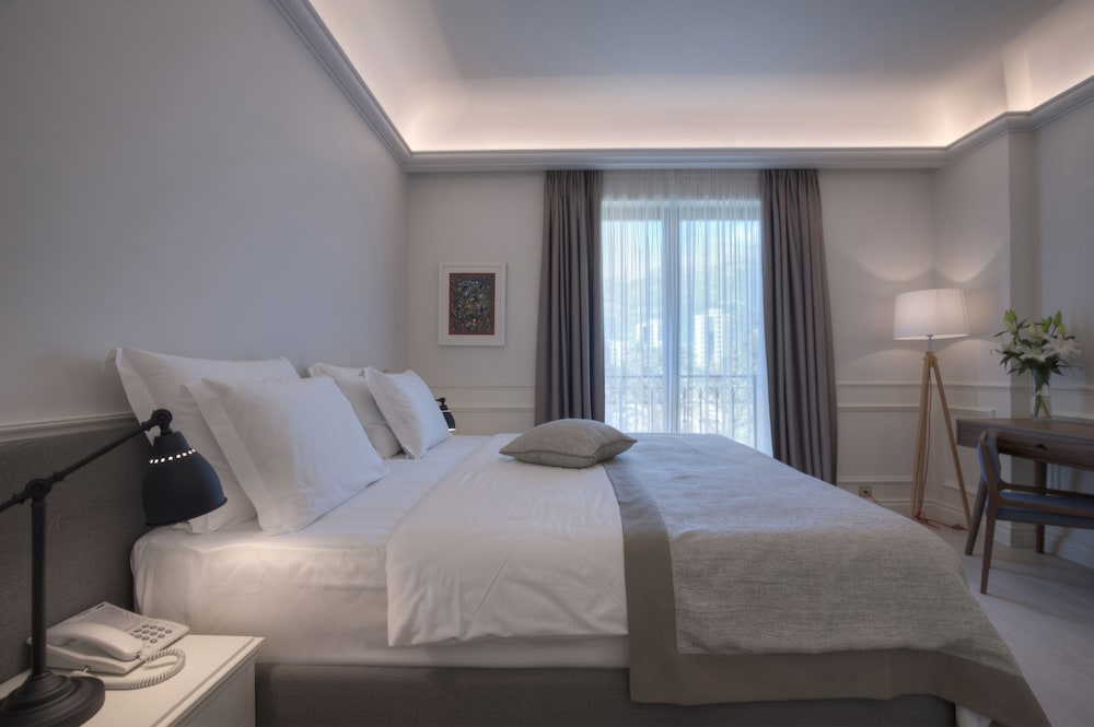 COMFORT, DOUBLE OR TWIN BED