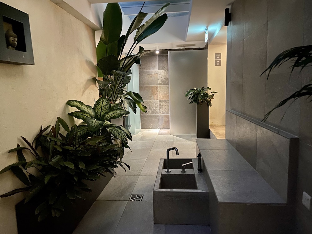 The Village Boutique and Spa 54/72