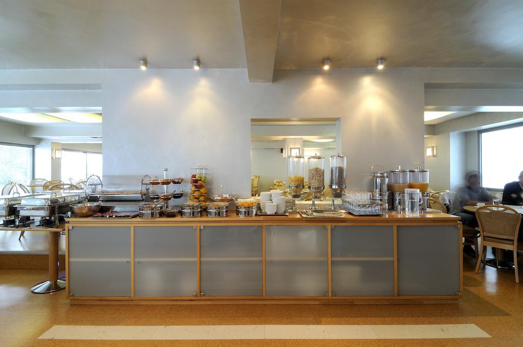 Maniatis Hotel 4/22