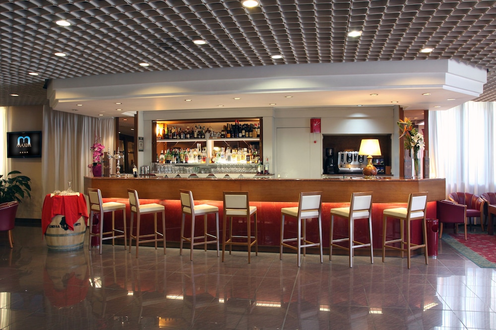 Maxim Hotel 48/70