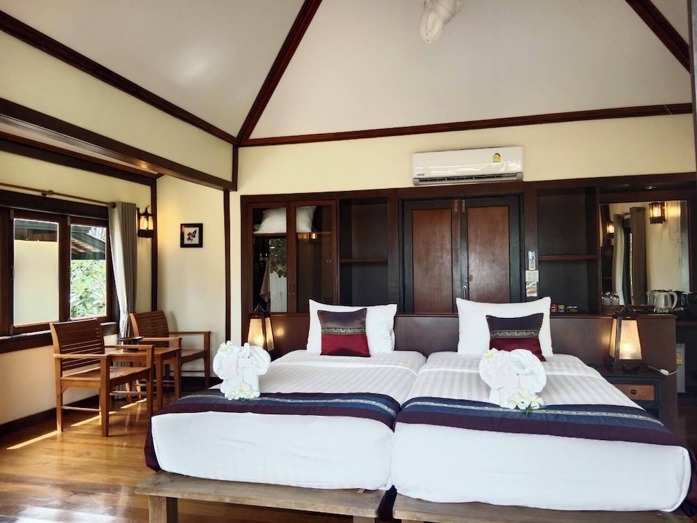DELUXE, VILLA, TWIN BEDS, BEACH FRONT