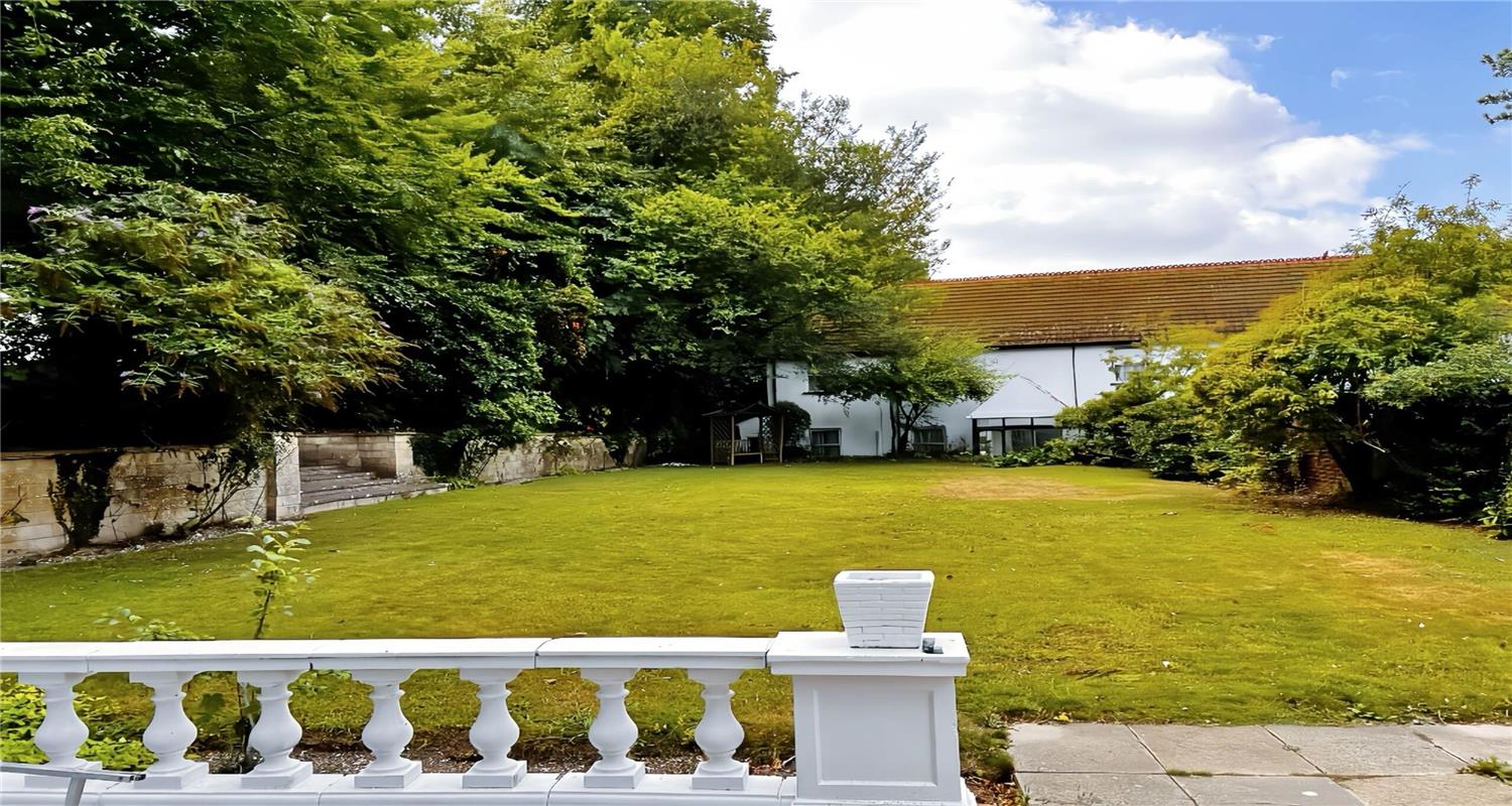 Andover Hotel 23/26