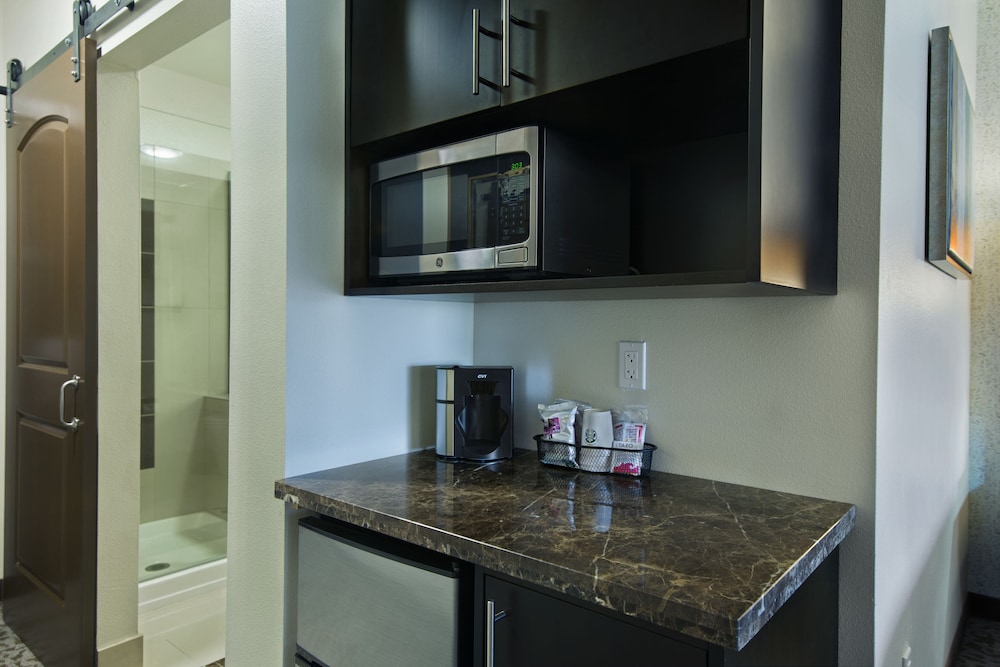 Oxford Suites Sonoma County - Rohnert Park 34/44