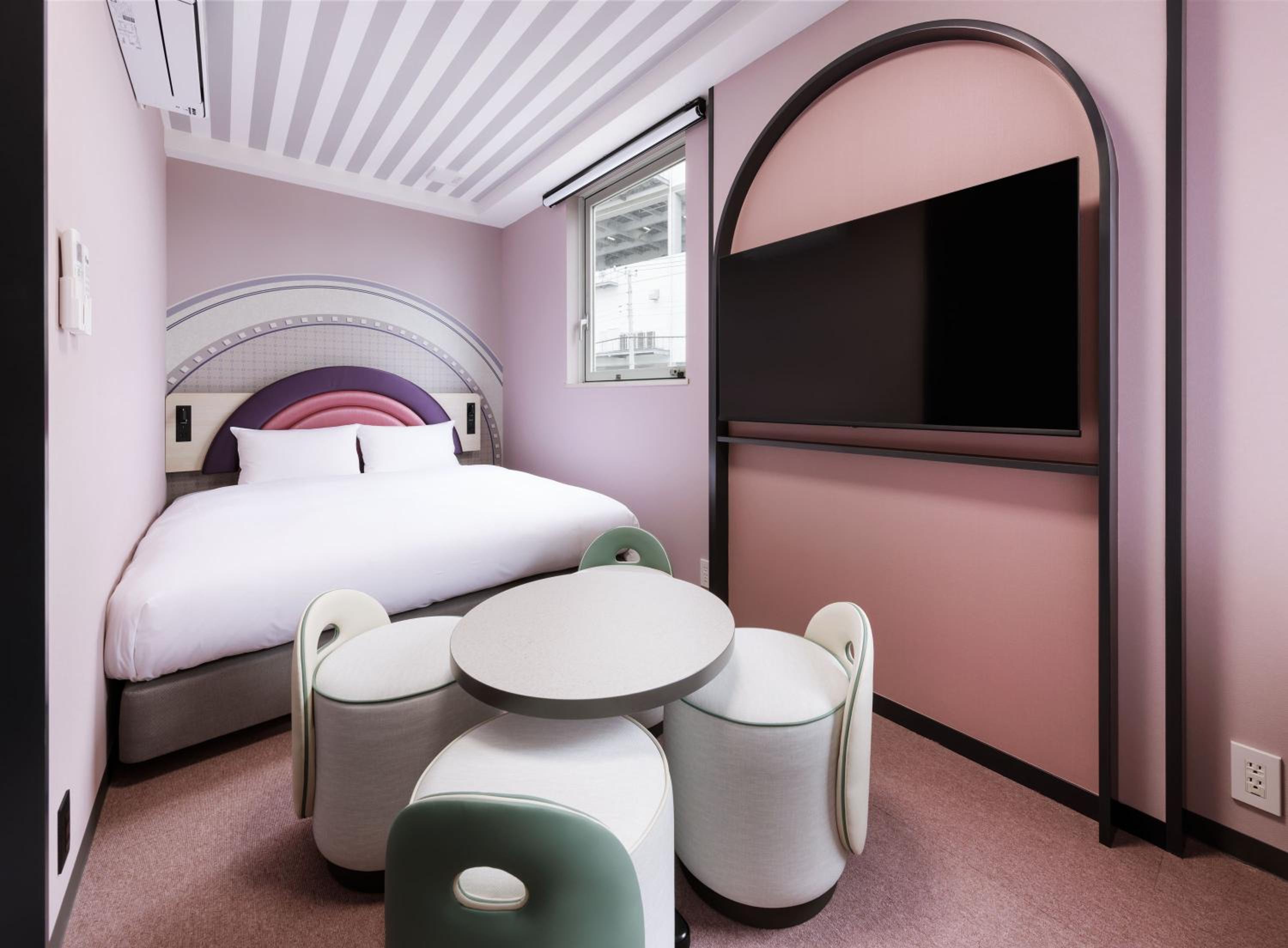 Renovated, Bay, Concept, Dreamy, 2 Queen Beds, Annex