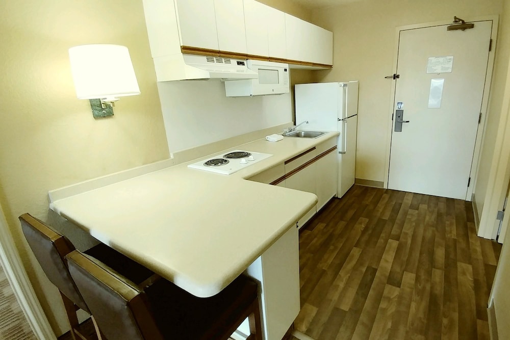 Extended Stay America Kansas City Overland Park Nall Ave 24/51