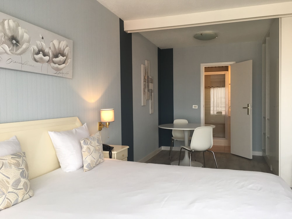 STANDARD, KING BED, EU AREA VIEW
