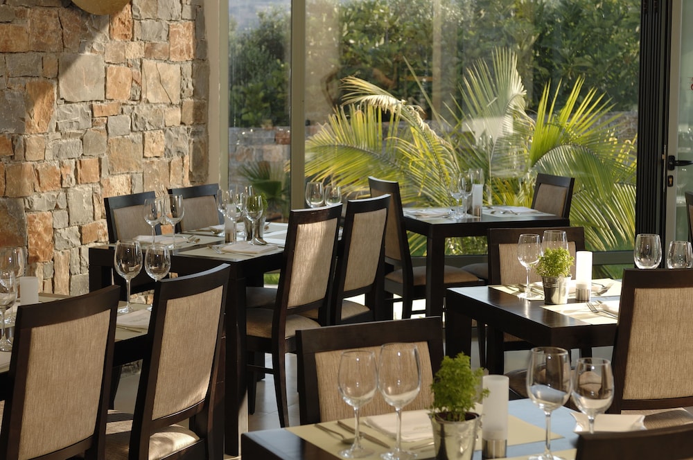 Angela Suites Boutique Hotel 44/61
