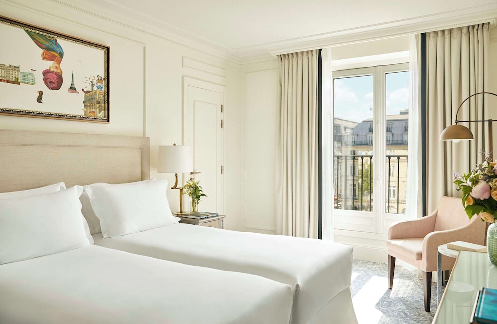 DELUXE, TWIN BEDS, WITH VIEW