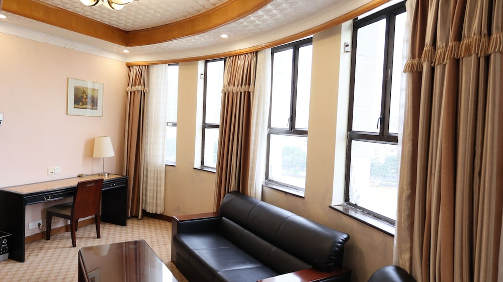 Aiqun Hotel 54/70