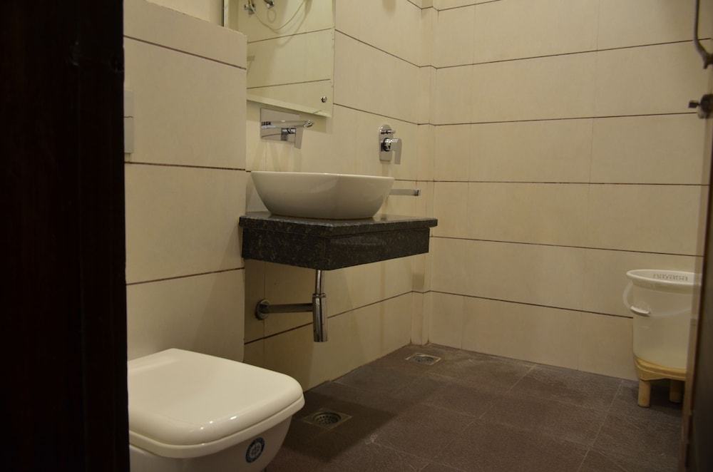 FabHotel KK Continental Albert Rd 16/42