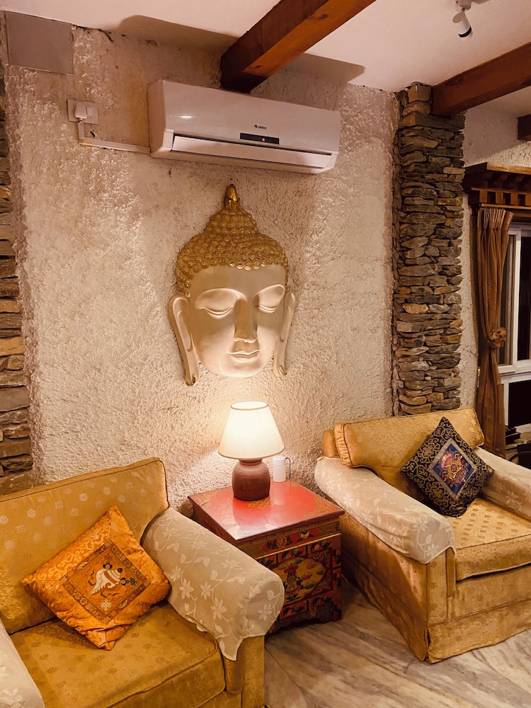 Three Jewels Boutique Hotel 52/74