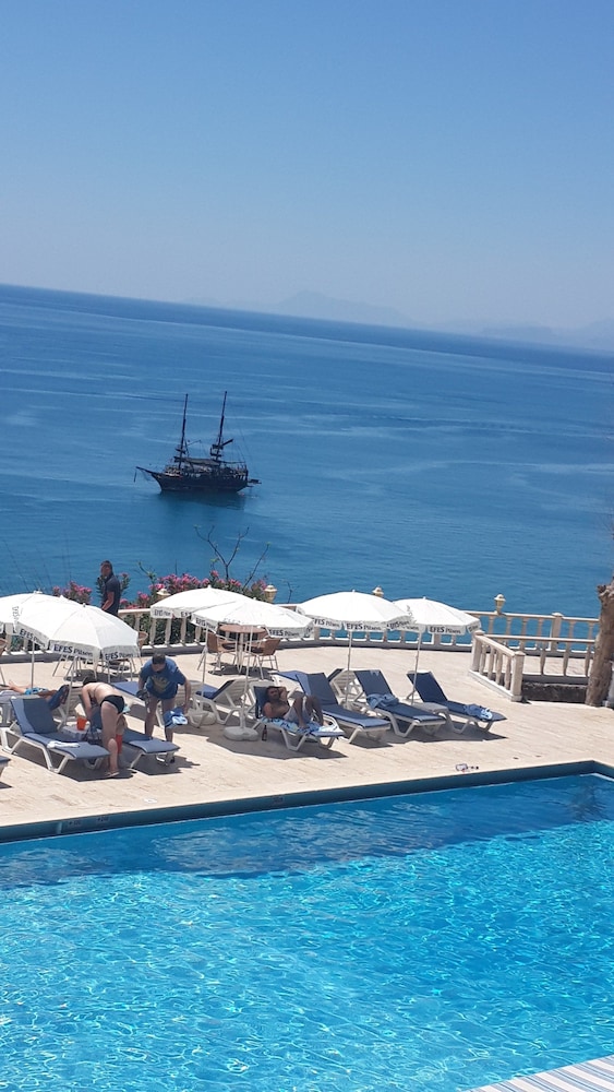 Lara Hotel 41/61