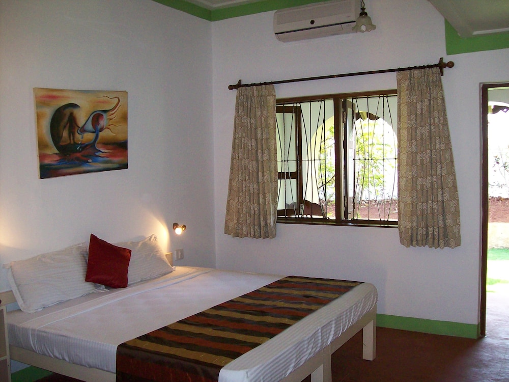 TRADITIONAL, DOUBLE OR TWIN BED