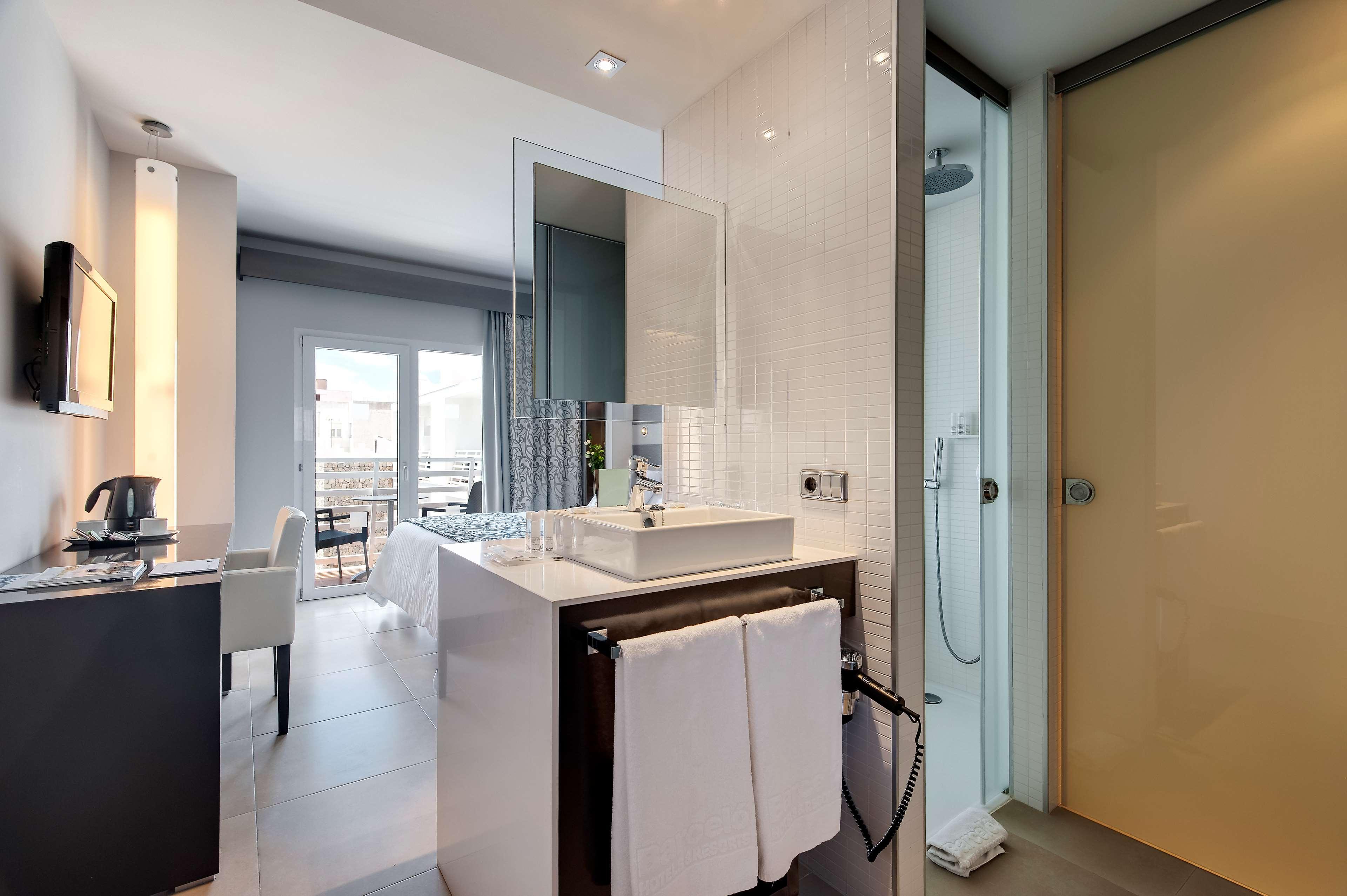 غرفة سوبيريور بإطلالة على البحر، Barcelo Hamilton Menorca - Adults Only 2/2