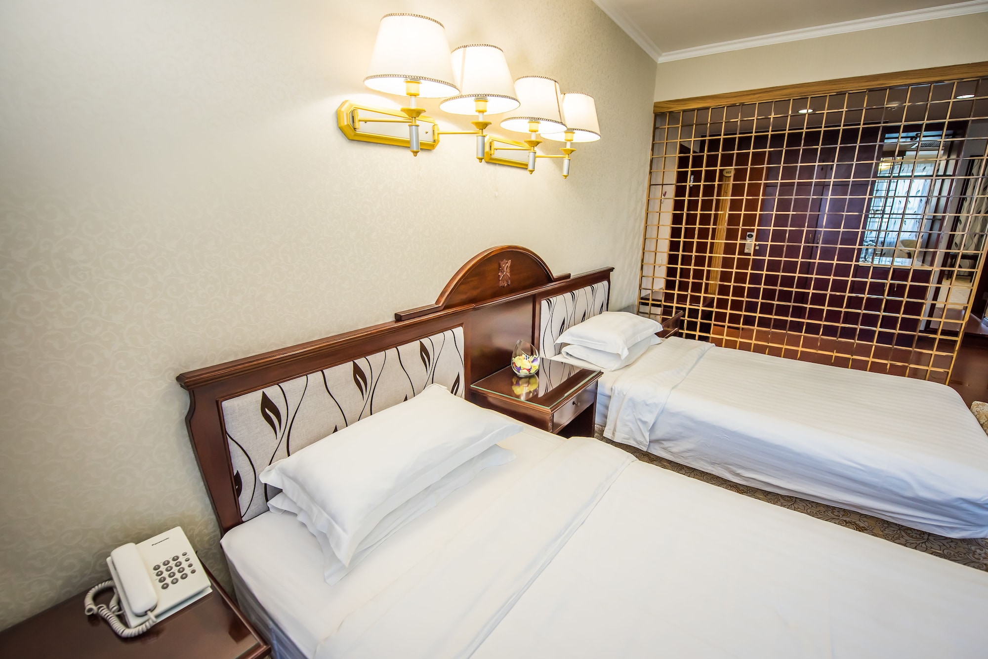 BUSINESS, TWIN BEDS