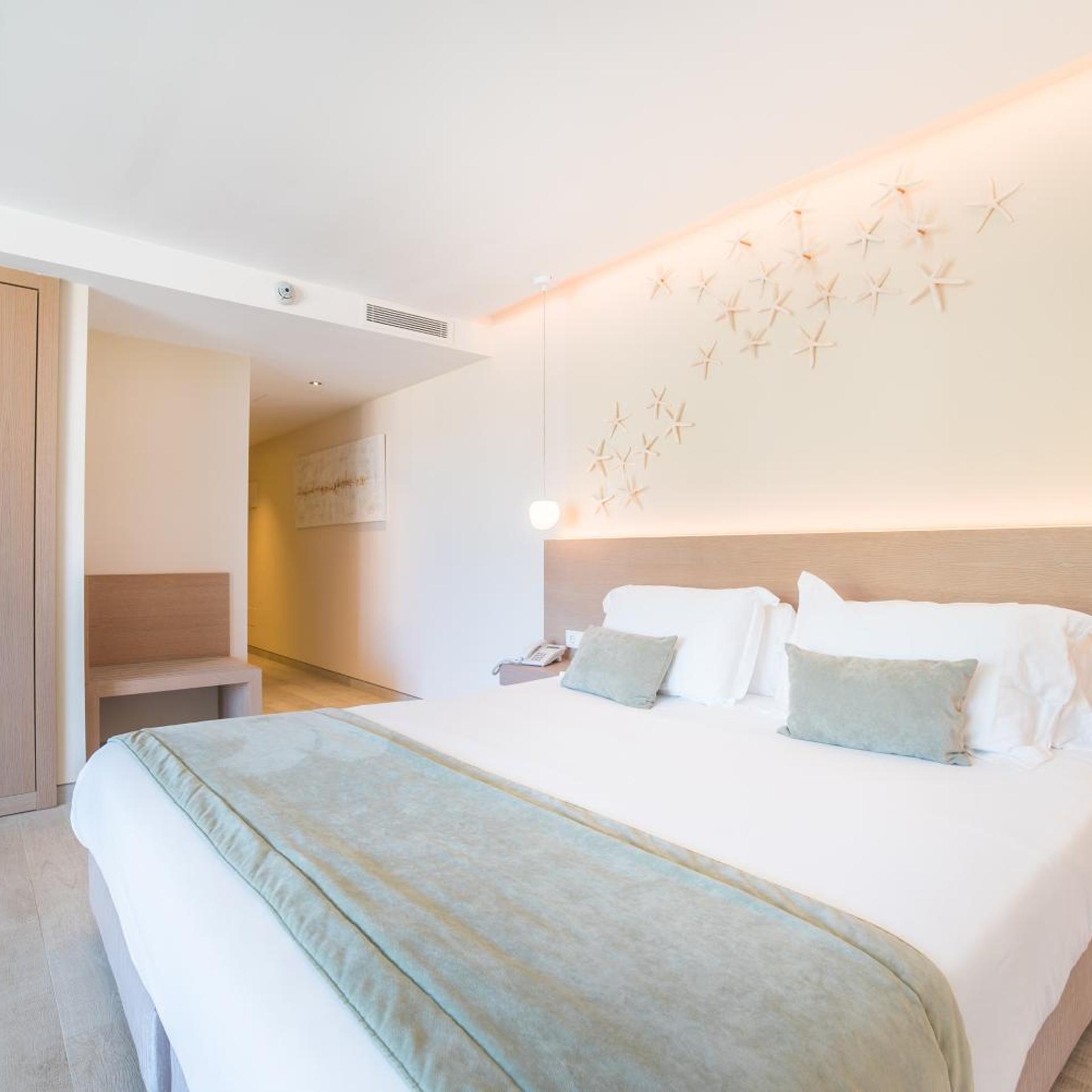 Superior, Double Bed, Lateral Side Sea View