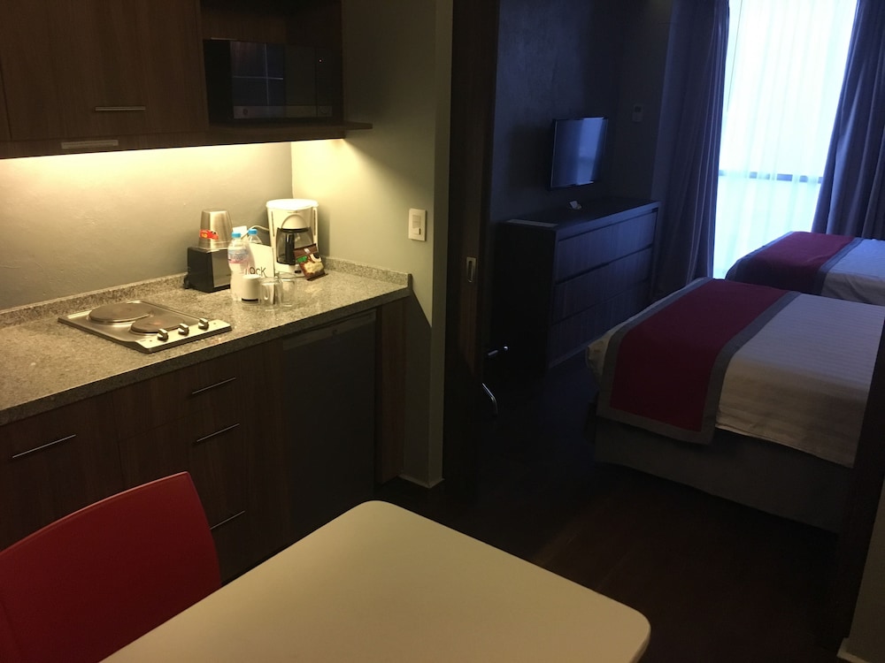 Hotel Block Suites 12/69