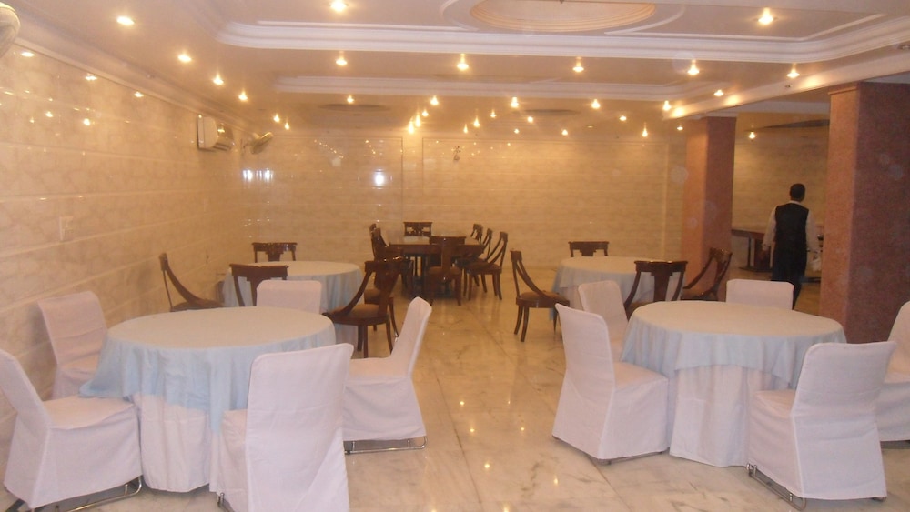 Hotel Singh International 29/35