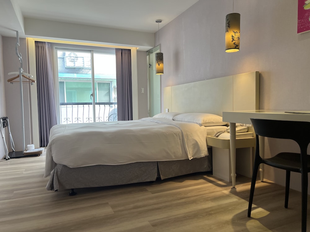 GALLERY, DOUBLE BED